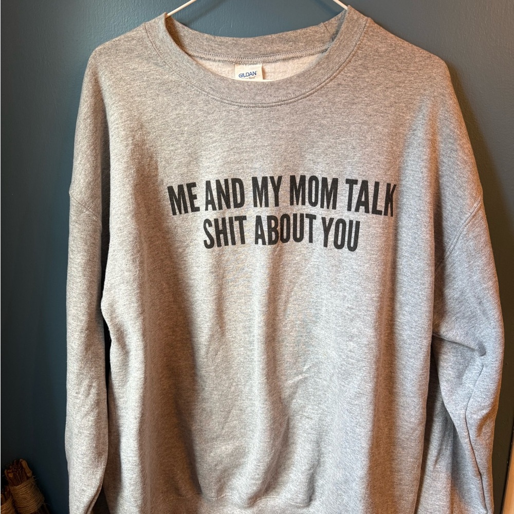 Gildan unisex Gray Graphic Sweatshirt - 'Me and My Mom'